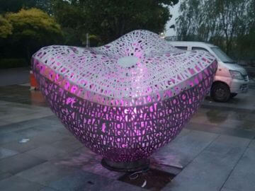 富陽商場不銹鋼發(fā)光雕塑