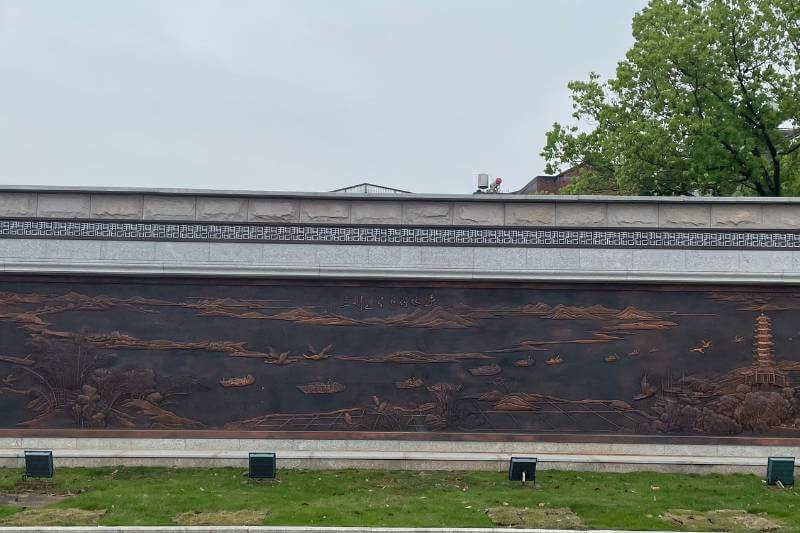 浮雕工制作過(guò)程文章的特色圖片