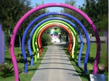 不銹鋼門彩虹景觀雕塑