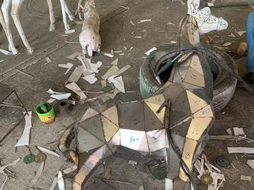 不銹鋼動物雕塑鹿切片造型生產(chǎn)