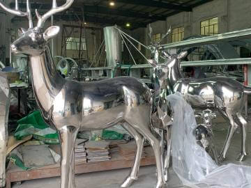 藝通公司不銹鋼動物鹿雕塑現(xiàn)貨圖片
