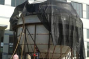 鄱陽湖關愛雕塑水壓球現(xiàn)場生產(chǎn)圖片