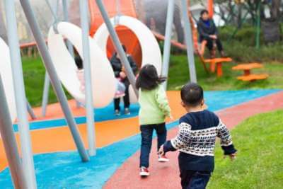 如何選擇優(yōu)質(zhì)的兒童互動裝置生產(chǎn)廠家？藝通·藝術(shù)給您答案