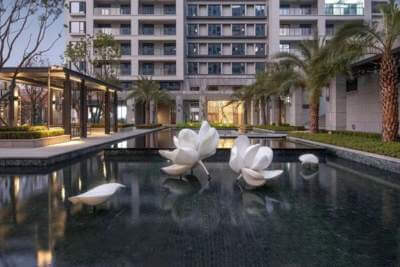 寧波金地·土著小區(qū)中軸水景不銹鋼花瓣雕塑項目