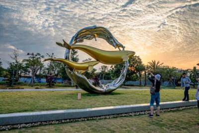 北海不銹鋼鯨魚雕塑項(xiàng)目