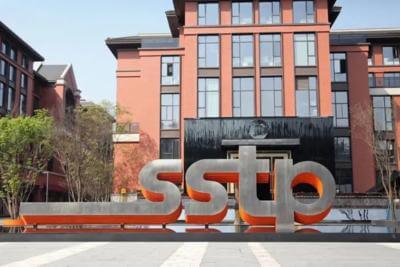 園區(qū)入口不銹鋼景觀字