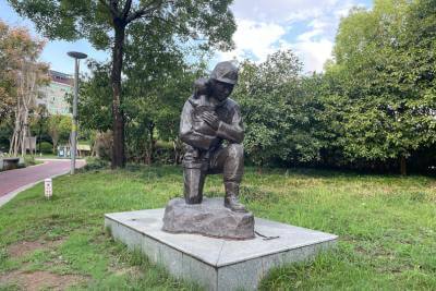 金華永康消防主題公園人物救援鑄銅人物雕塑