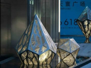 不銹鋼鏤空樹葉雕塑